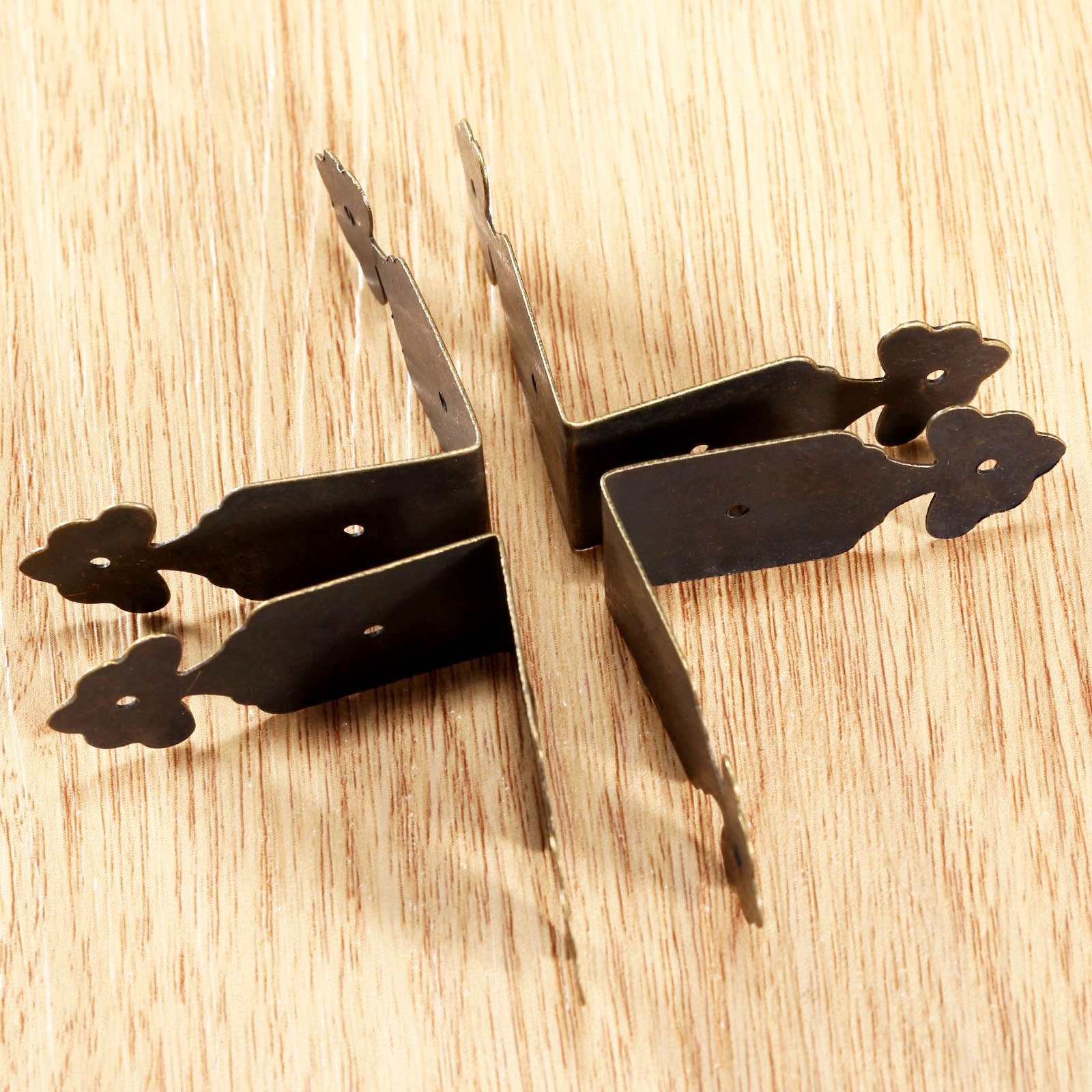 4 Pcs Decorativo Salva Angolo  - Furniture Hardware For Legs recensione e prezzo